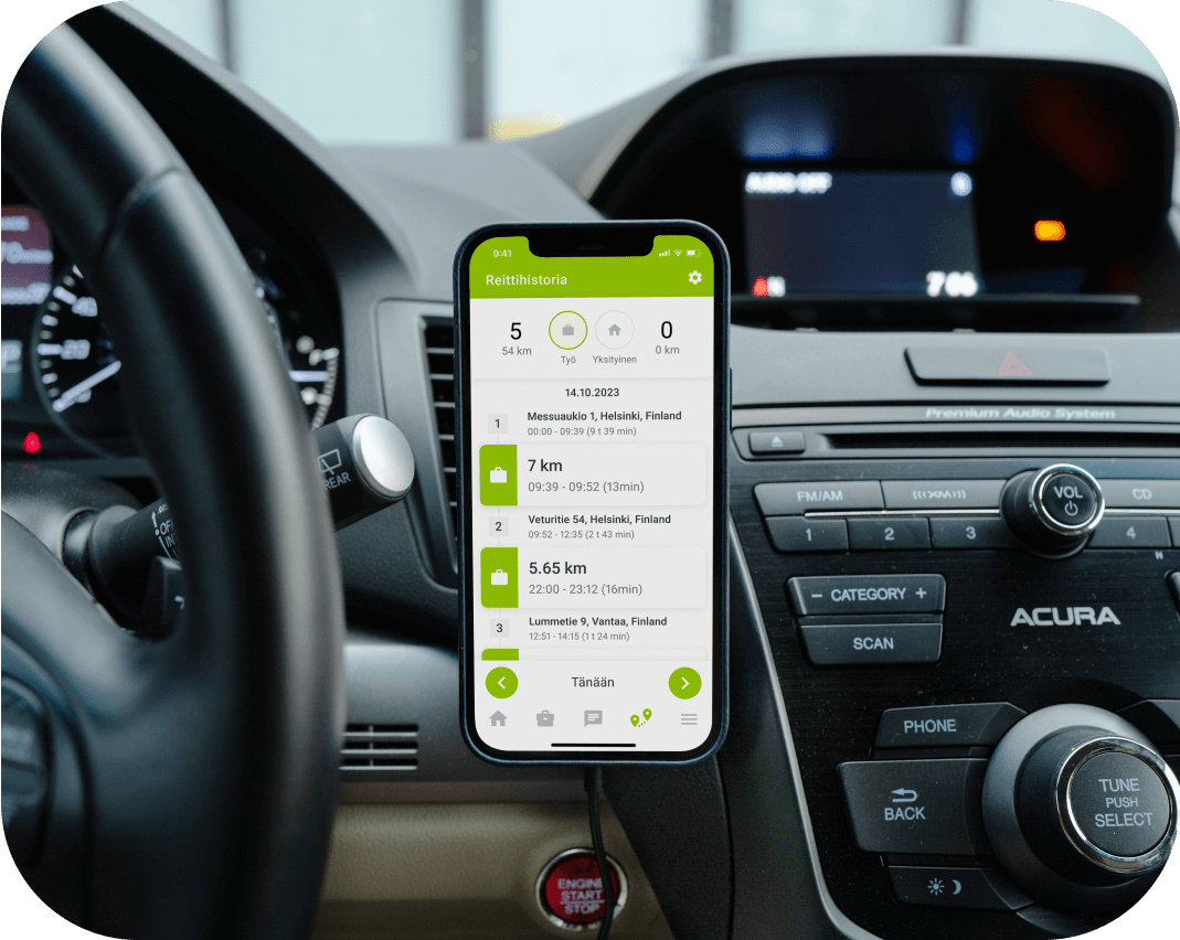 Sähköinen ajopäiväkirja Mapon-sovelluksessa puhelimen näytöllä, ja puhelin on ajoneuvon ratin vieressä telineessä
