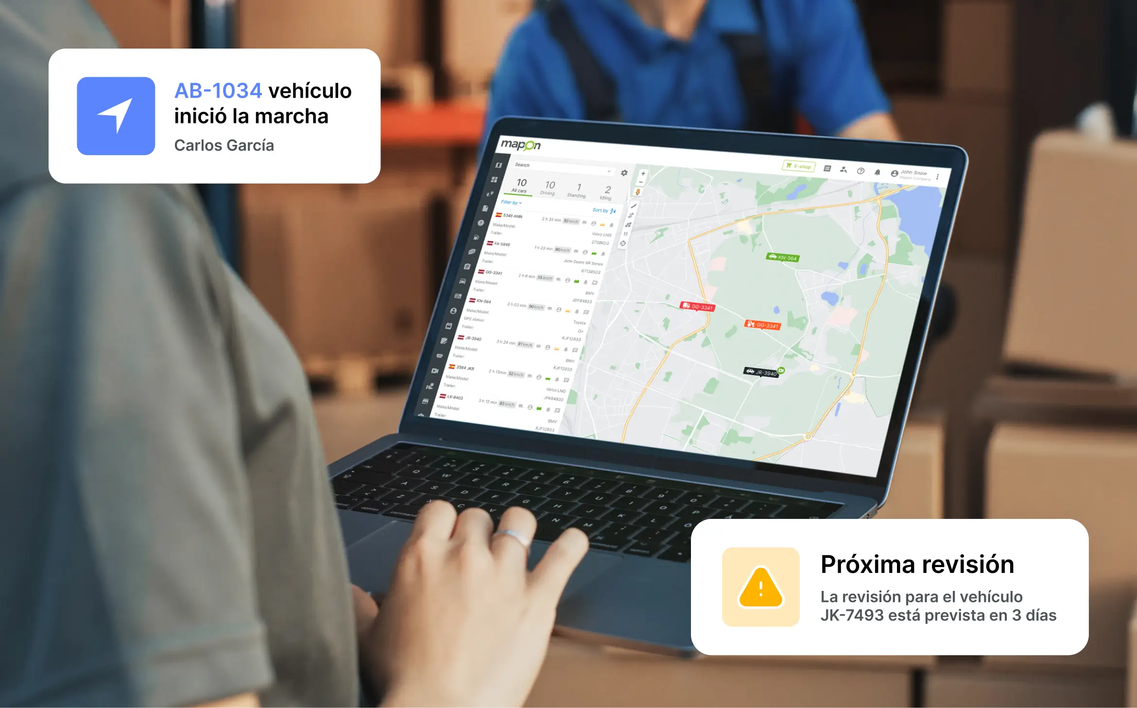 Un gestor de flotas utiliza la función de mapas en tiempo real de la plataforma Mapon.