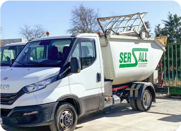 Baltas „Sellsall“ įmonės furgonas