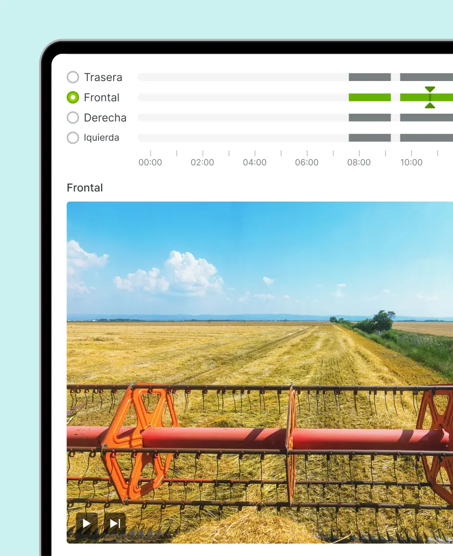 El panel de videotelemática de la plataforma Mapon muestra la vista en vivo de la cámara frontal de una cosechadora, utilizada para el monitoreo remoto de flotas en el sector agrícola.