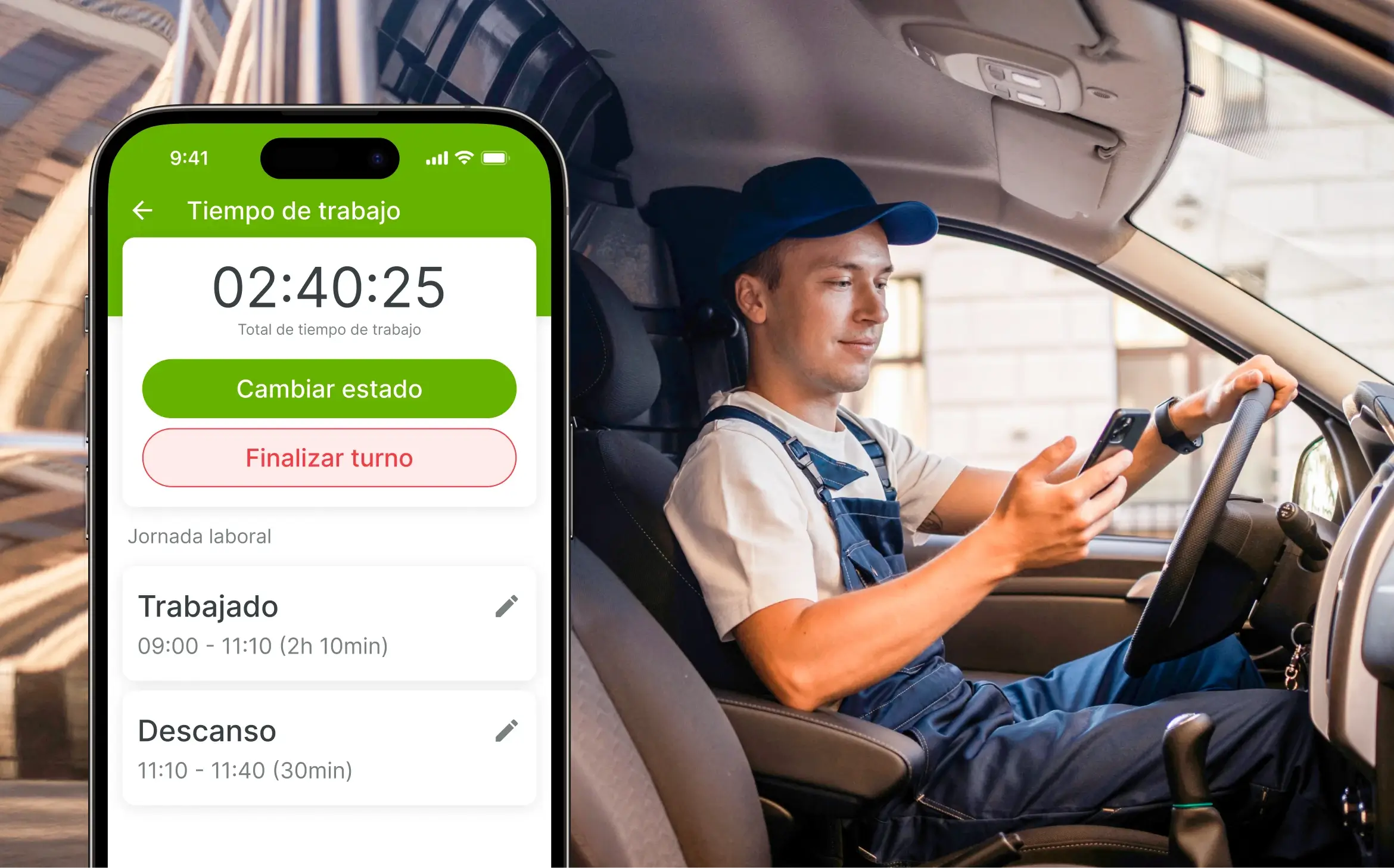 Conductor de reparto usando una app móvil para registrar sus horas de trabajo y pausas dentro del vehículo de entrega.