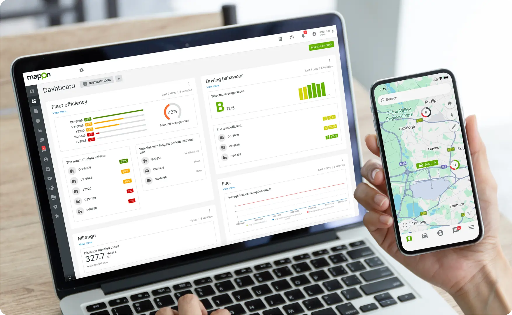 Платформа Mapon открытая на компьютере и смартфоне в разделе видеорегистраторов для автопарка.