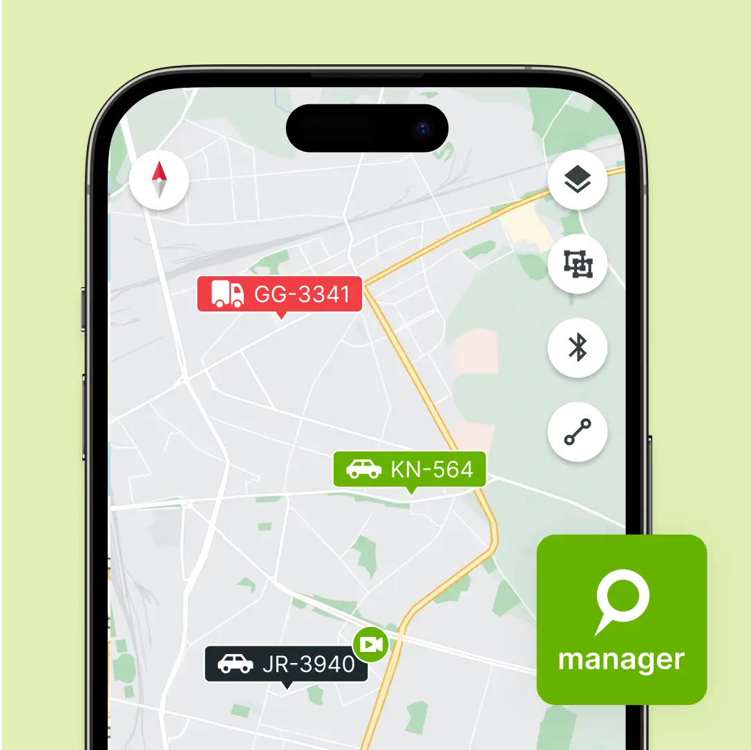 Smartphone-visning af Mapon flådestyring-platformens Manager-app, der viser live køretøjspositioner på et digitalt kort.