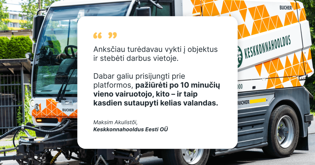 Gatvių valymo sunkvežimis iš Keskkonnahooldus Eesti OÜ su kliento atsiliepimu apie Mapon platformos naudojimą vairuotojų stebėjimui ir laiko taupymui.