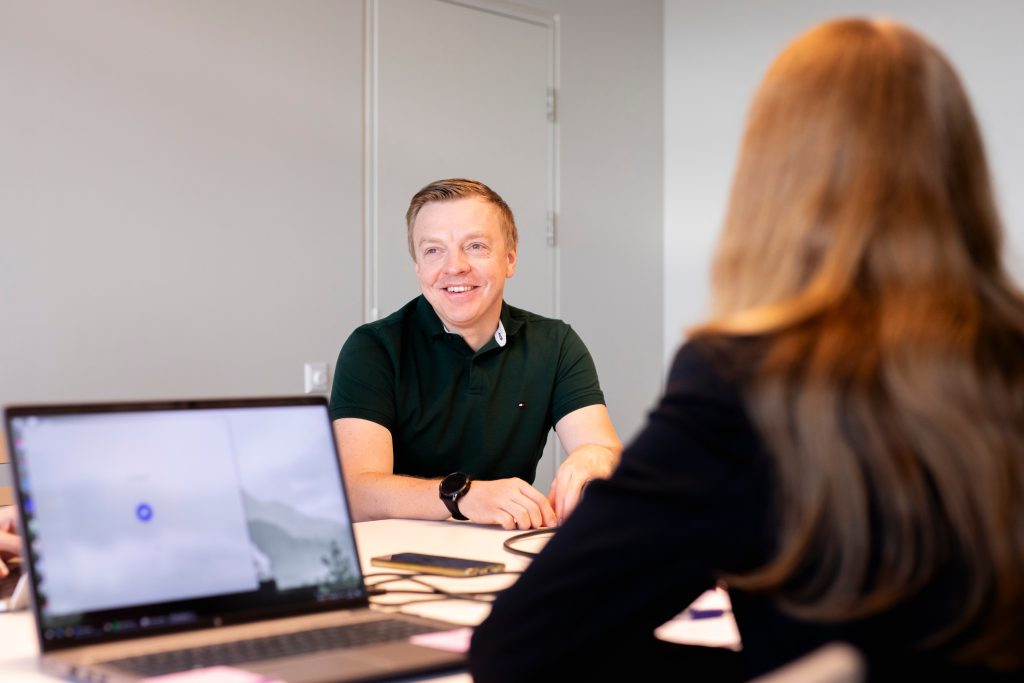 Krišjānis Caune, Head of Marketing and Communications at  R GRUPA talks with Mapon representatives 