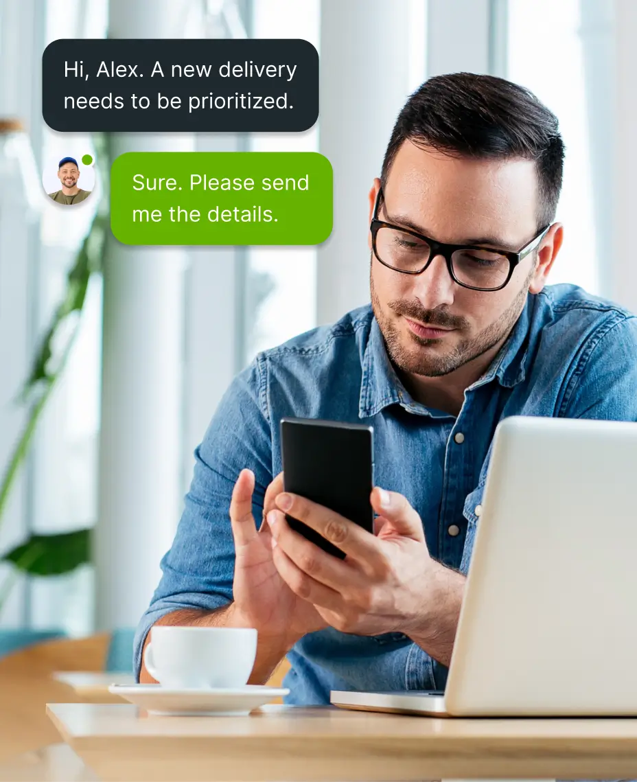 Flådemanager bruger Mapon Manager-appen til at kommunikere leveringsopdateringer med en chauffør